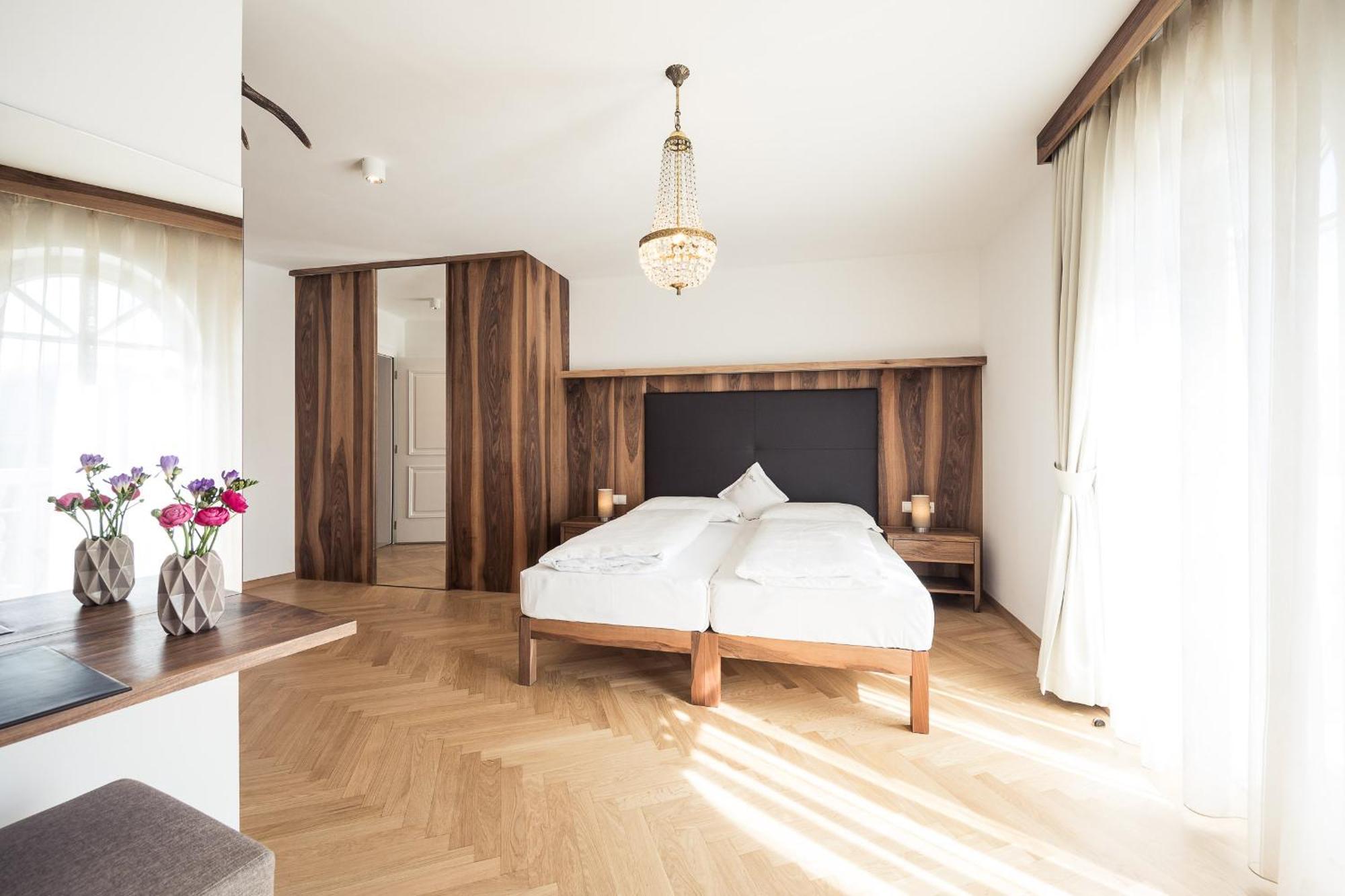 Hotel Jagdhof Caldaro Eksteriør billede